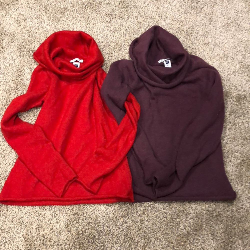 2 gap sweaters